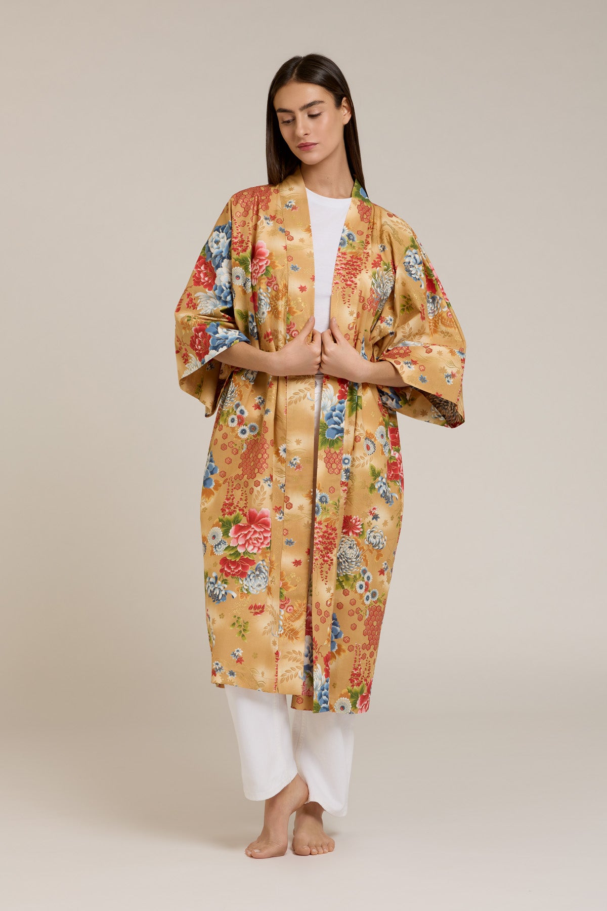 Kaori — Kimono ampio in cotone con stampa floreale orientale su fondo giallo oro