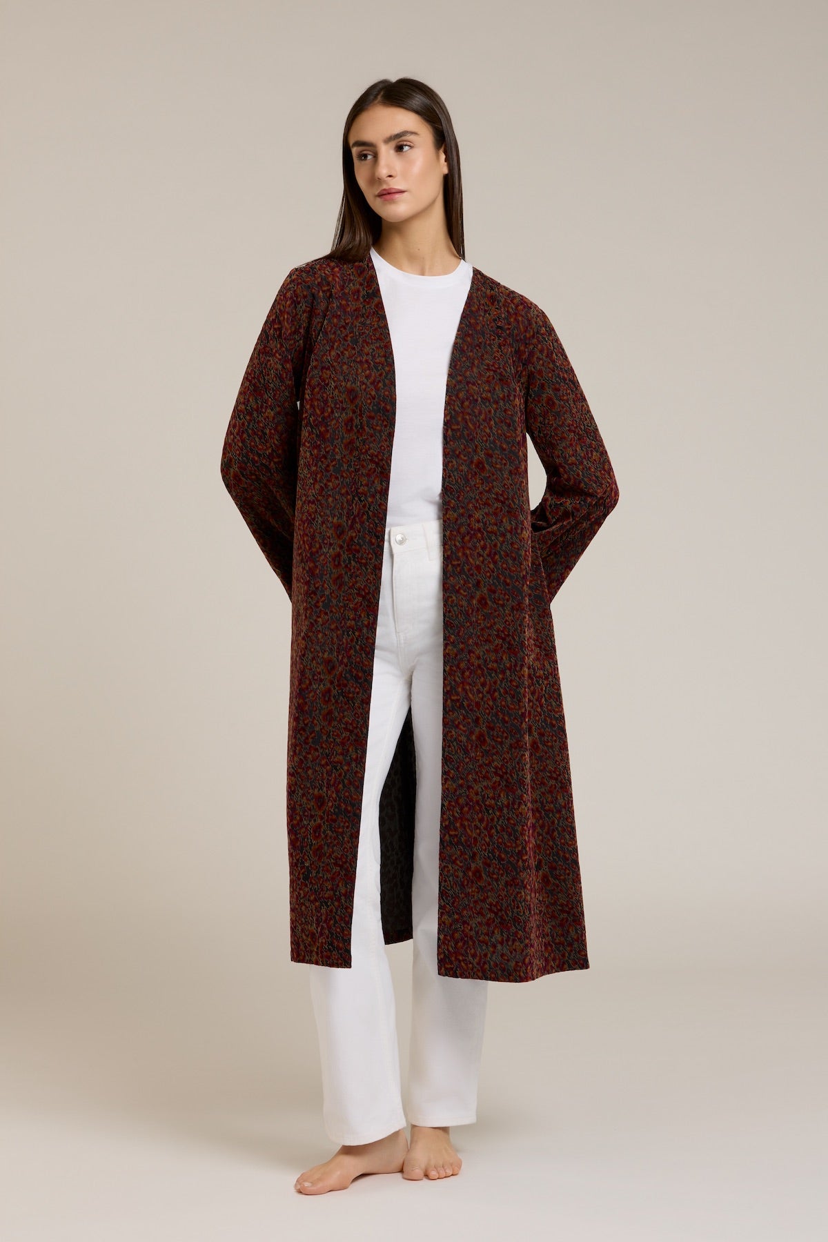 Terra — Kimono slim in seta con stampa flock in rilievo su fondo bordeaux