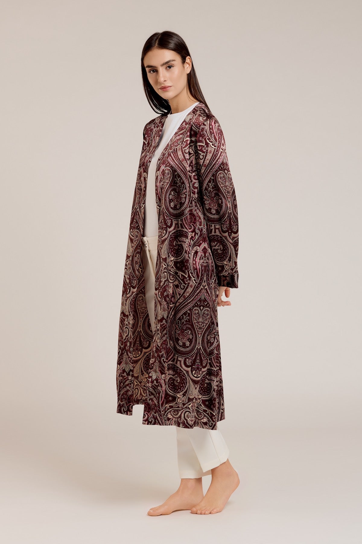 Virgo — Kimono slim in seta con stampa paisley bordeaux all-over